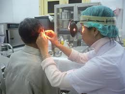 Thận trọng khi rửa tai bằng Oxy già